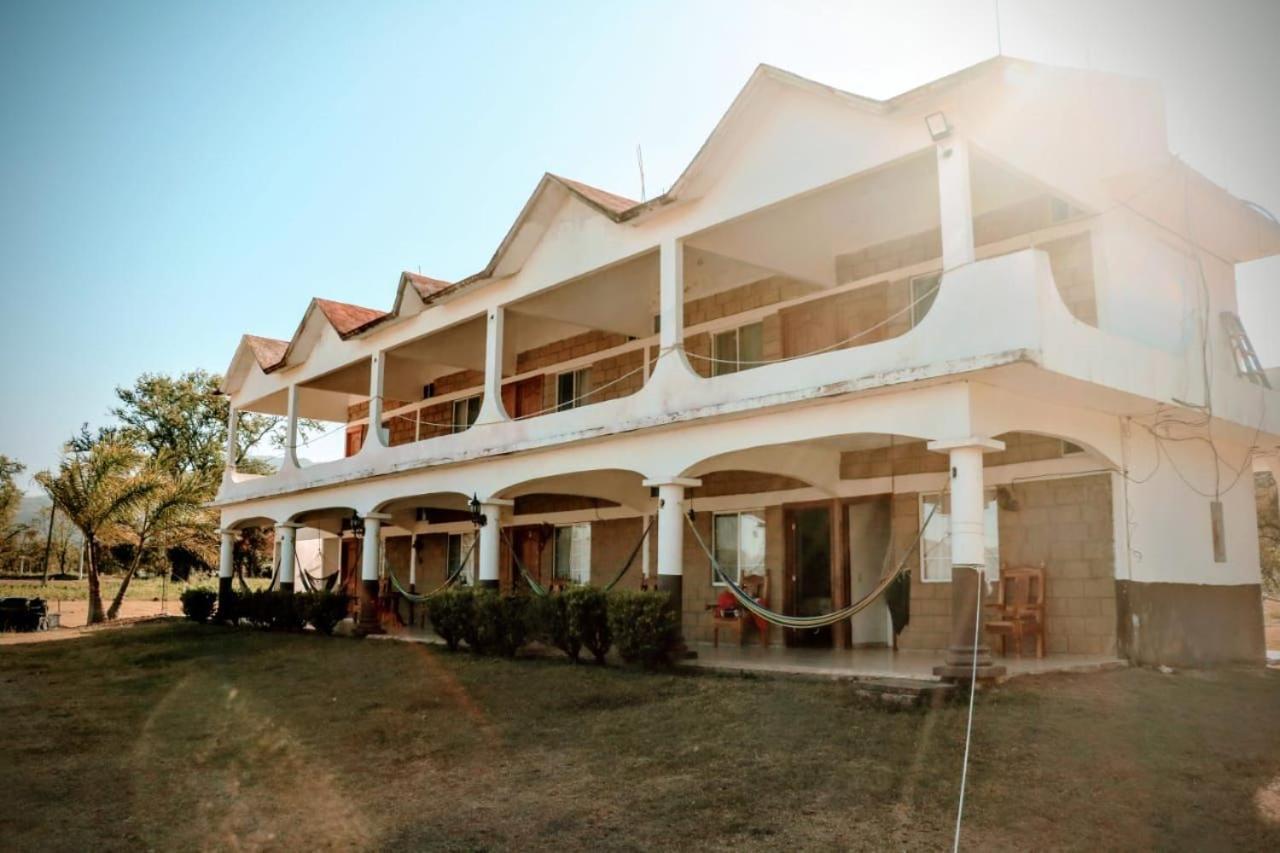 Hotel Y Restaurante El Texano Тамасопо Экстерьер фото