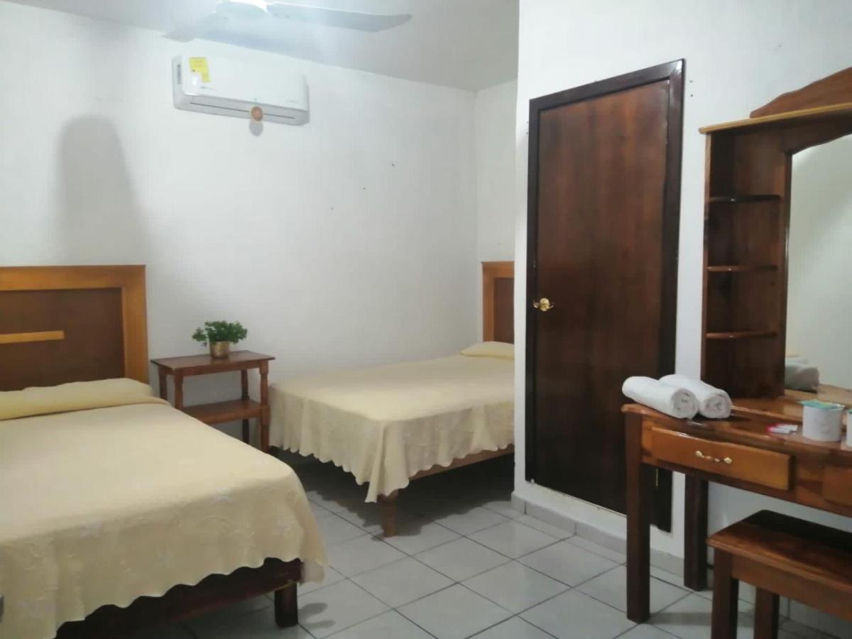 Hotel Y Restaurante El Texano Тамасопо Экстерьер фото