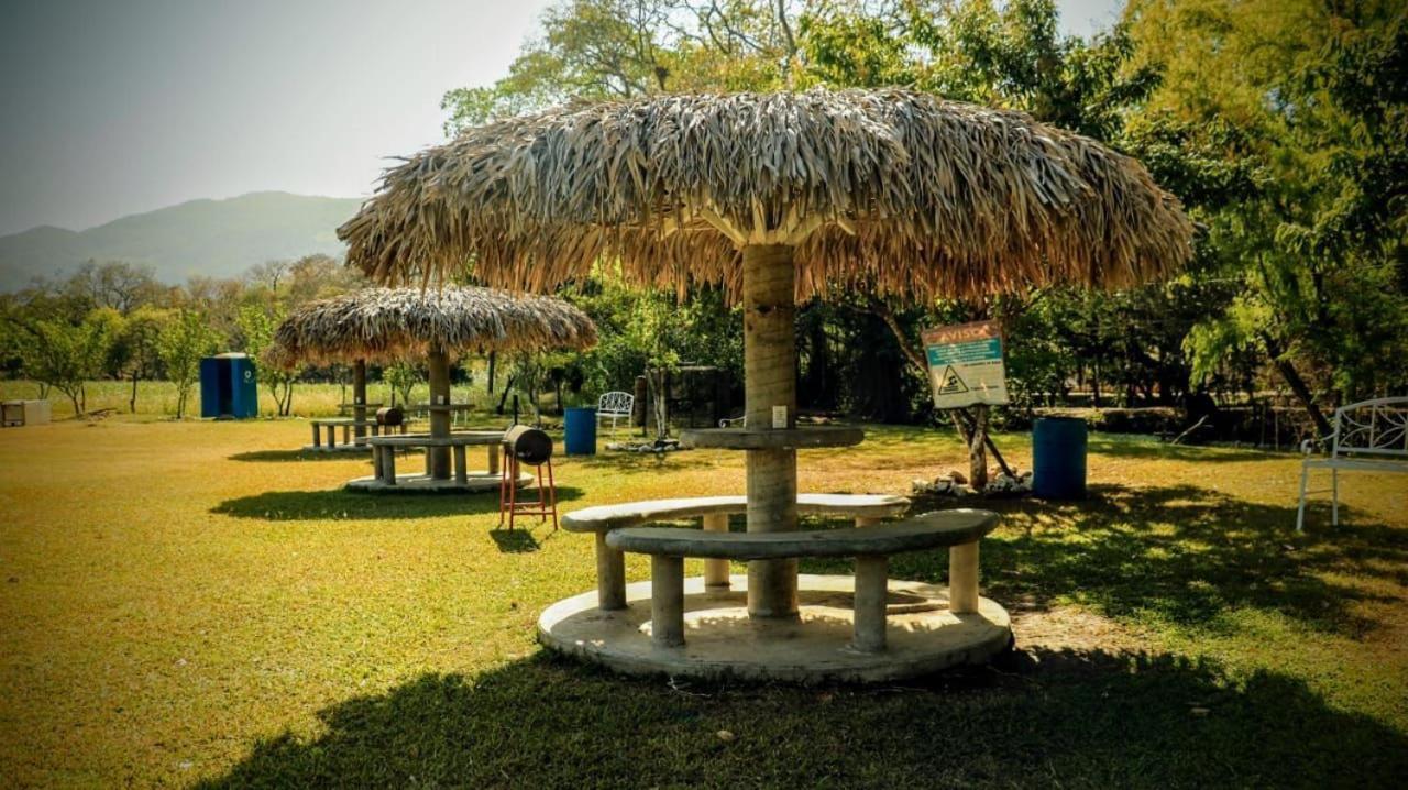 Hotel Y Restaurante El Texano Тамасопо Экстерьер фото